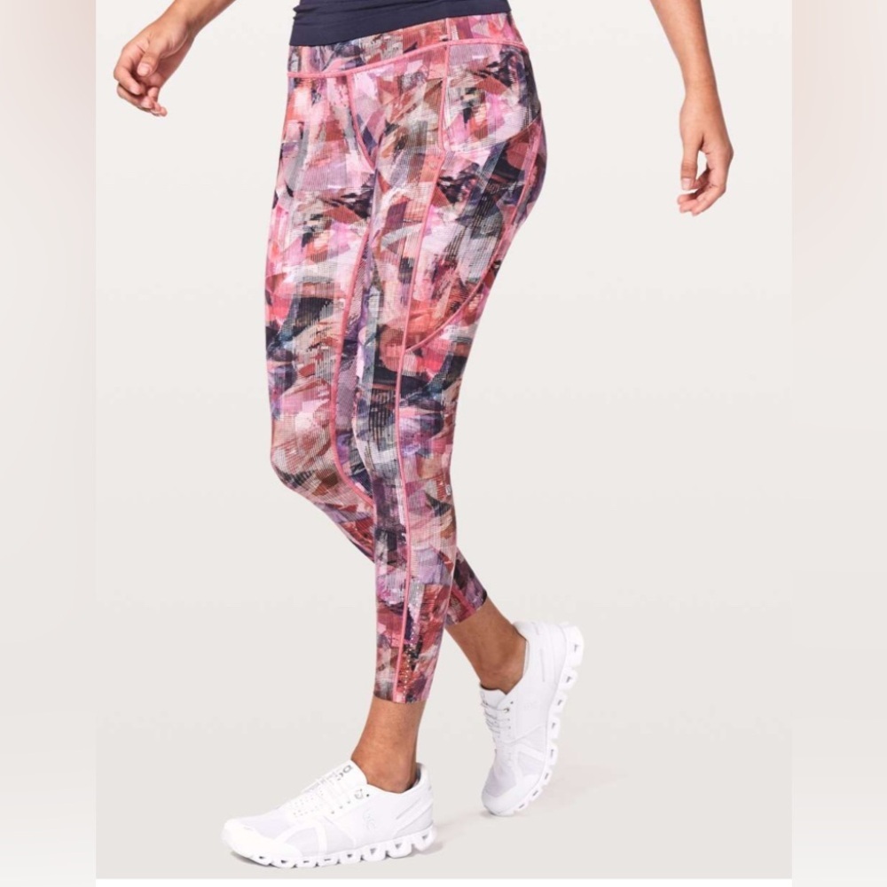 Lululemon Women’s Fast & Free 7/8 Tight II
Athletic Leggings Pinks Size 4 EUC